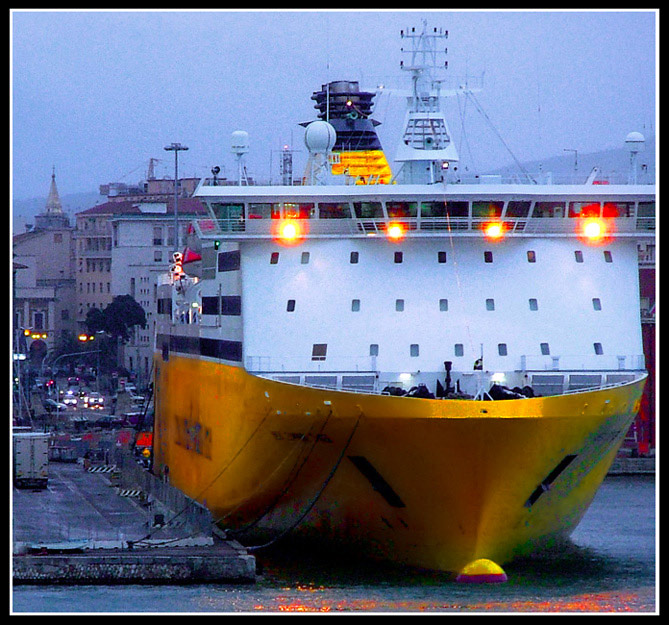photo "Parallel Parking" tags: travel, architecture, landscape, Europe