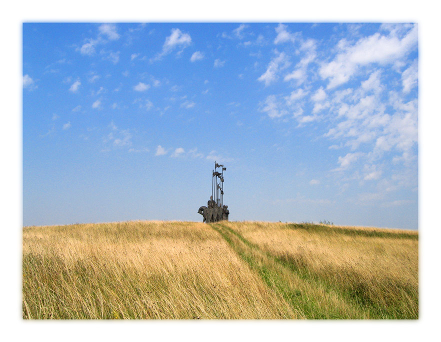 photo "The Road in the Field" tags: travel, landscape, Europe, clouds