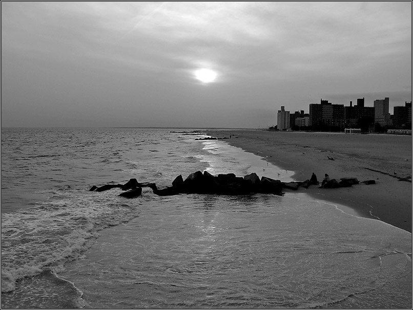photo "Coney Island sunset." tags: landscape, black&white, sunset