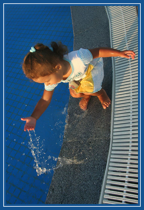 photo "The games with water" tags: portrait, genre, children