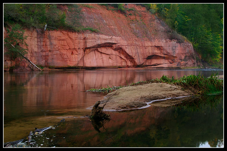 photo "Red cliff" tags: landscape, water