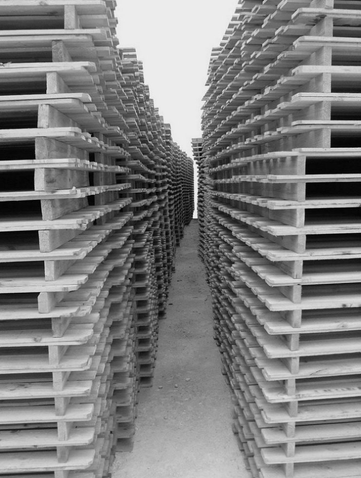 фото "The way between pallets" метки: натюрморт, 