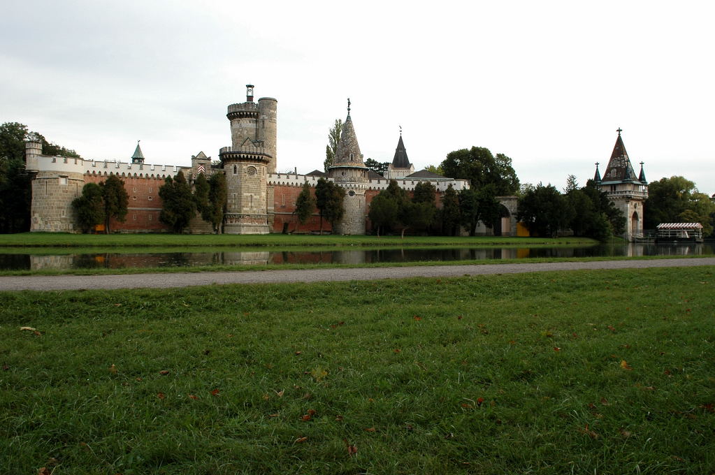 photo "The unused castle" tags: architecture, travel, landscape, Europe