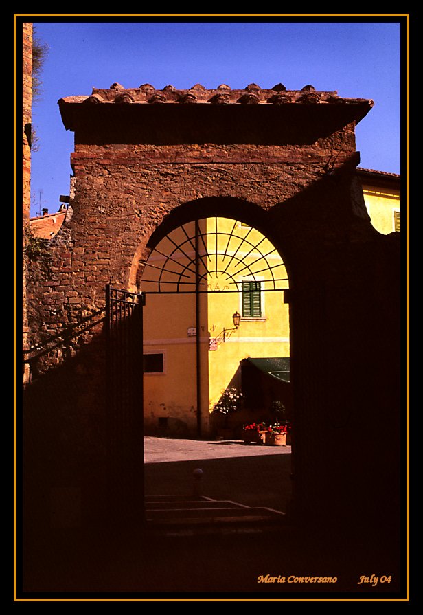 photo "The gate" tags: architecture, landscape, summer