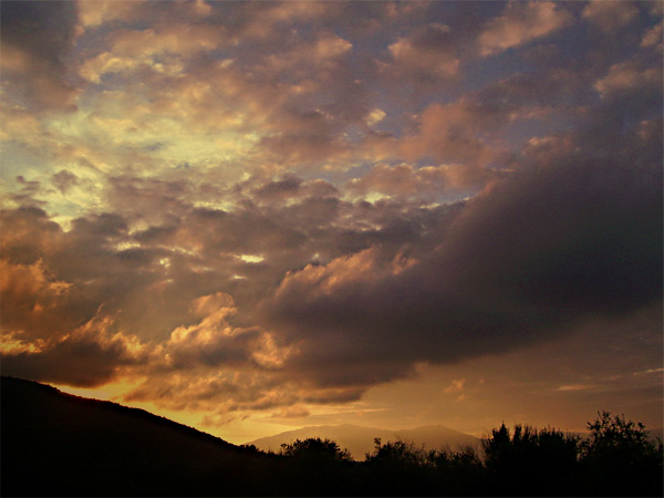 photo "clouds" tags: landscape, clouds, forest