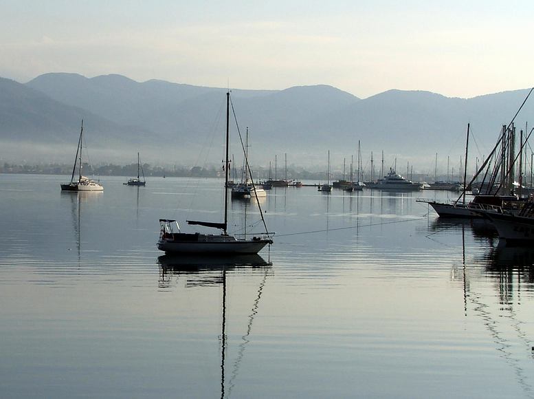 photo "morning at marina" tags: landscape, still life, mountains