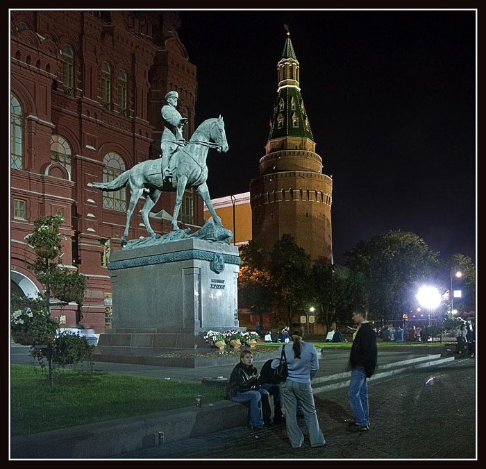photo "The defender" tags: landscape, night