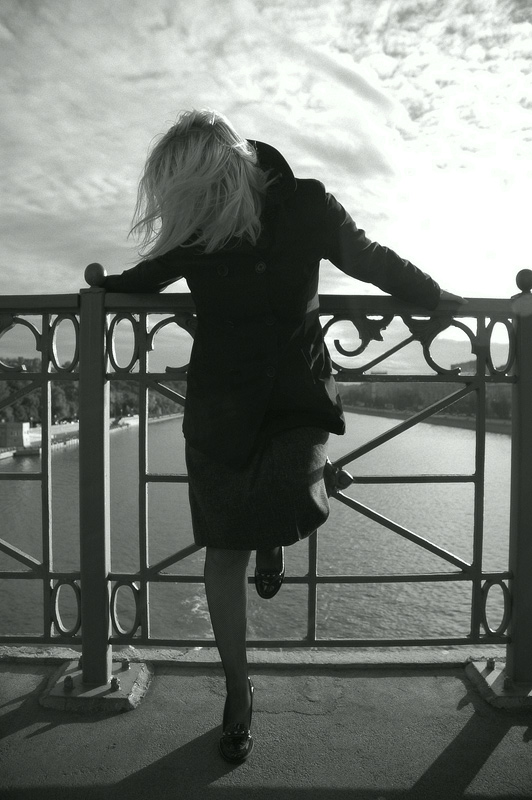 photo "On the Bridge" tags: portrait, genre, woman