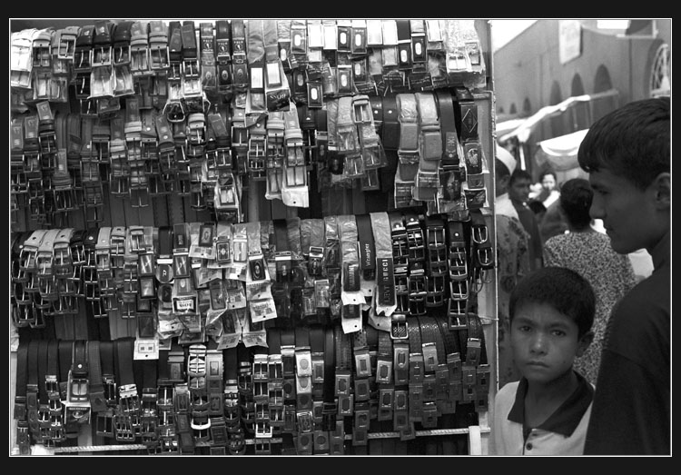 photo "Belt seller" tags: travel, black&white, Asia