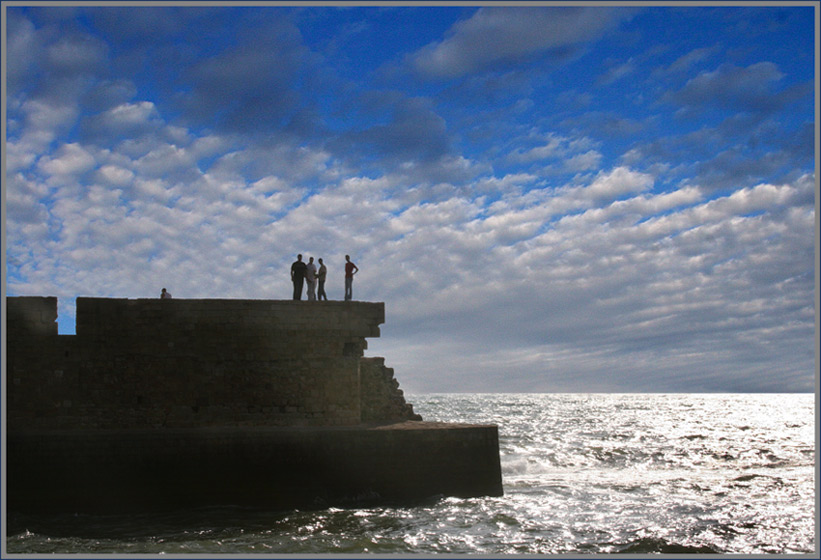 photo "City at the sea" tags: landscape, clouds, water