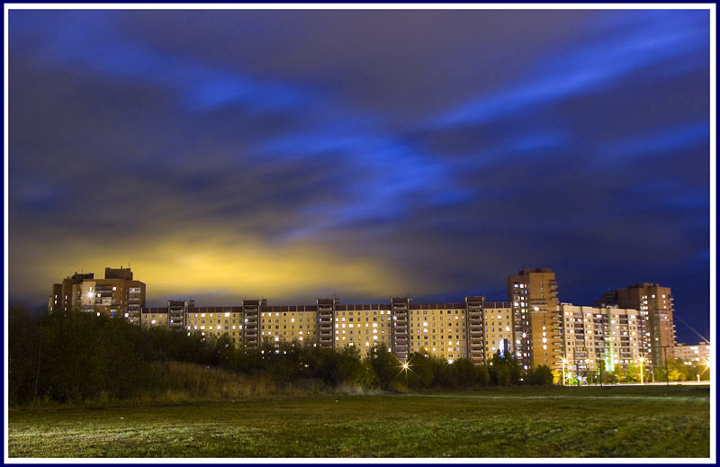 photo "Suburbian night" tags: architecture, landscape, night