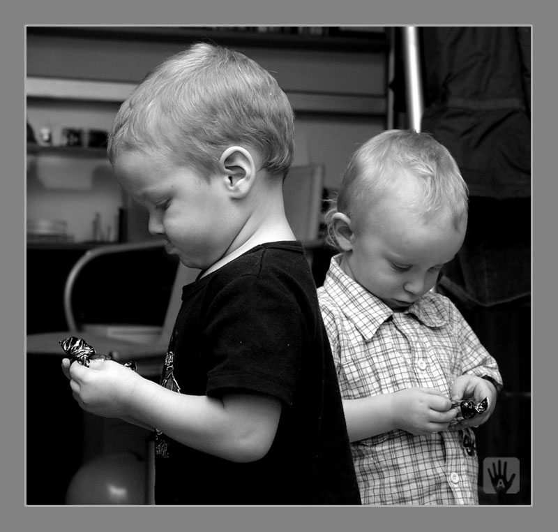 photo "Sweets" tags: black&white, portrait, children