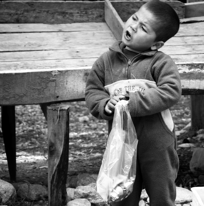 photo "the youngest seller" tags: portrait, travel, children