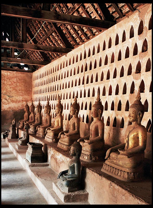 photo "Buddas" tags: travel, reporting, Asia