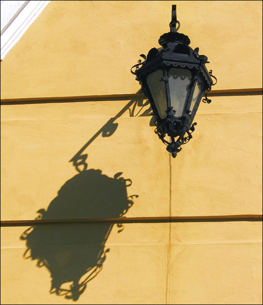 photo "Light and Shadow or Two Lanterns." tags: misc., architecture, landscape, 