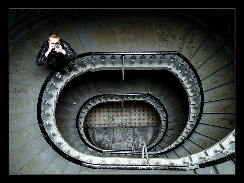 photo "Staircases Hunter" tags: portrait, architecture, landscape, man