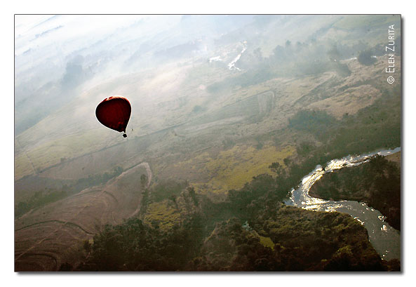photo "River down, balloon above" tags: landscape, travel, South America