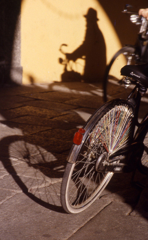 фото "Shadow of man in bicycle" метки: архитектура, пейзаж, 