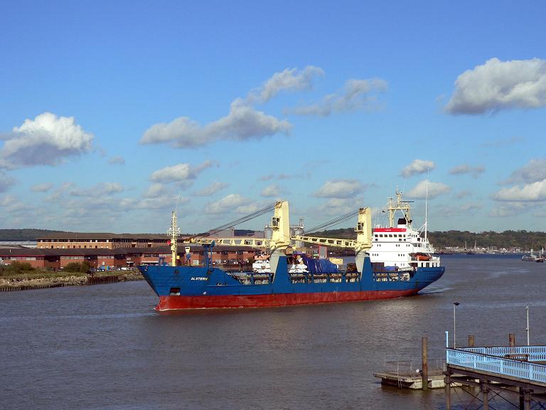 фото "Freighter on the Medway" метки: разное, 