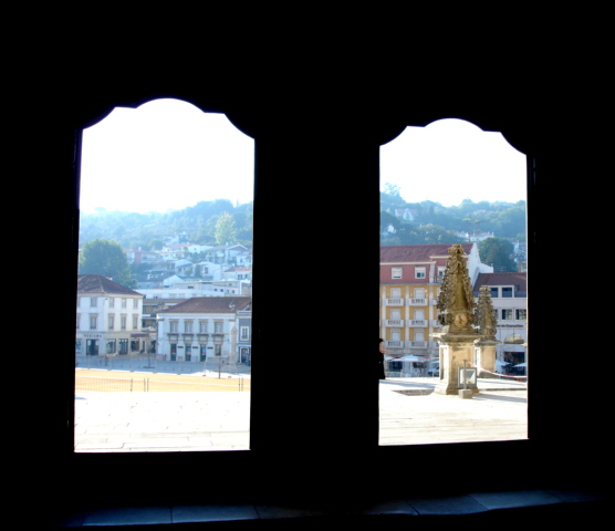 photo "alcobaзa, looking outside the church" tags: architecture, landscape, 