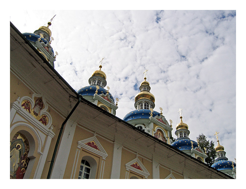 photo "The Skies of Pskovo-Pechoskiy Monastery" tags: travel, architecture, landscape, Europe