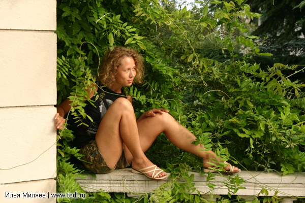 photo "Milana on a verandah in a garden. CR №02-16" tags: portrait, genre, woman