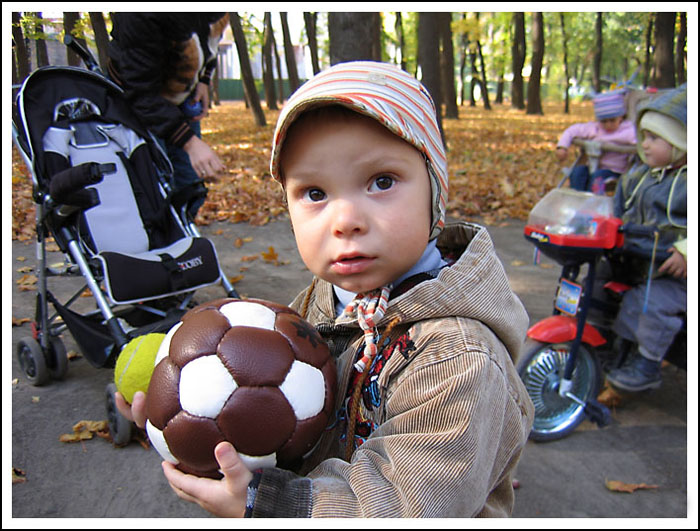 photo "Whom to be? Tennis or football?" tags: genre, portrait, children