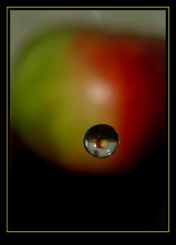 photo "An apple" tags: abstract, 