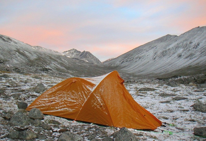 photo "snow on tent" tags: travel, landscape, North America, mountains