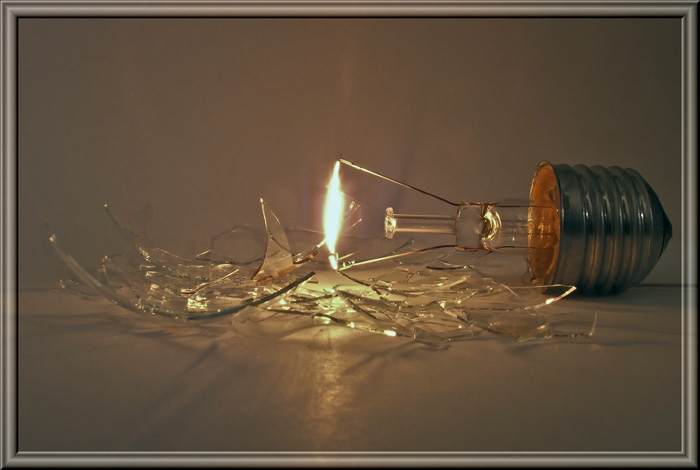 photo "Broken bulb" tags: still life, technics, 
