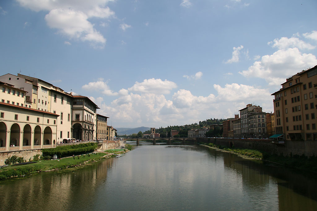 photo "Looking at the river Arno" tags: architecture, landscape, 