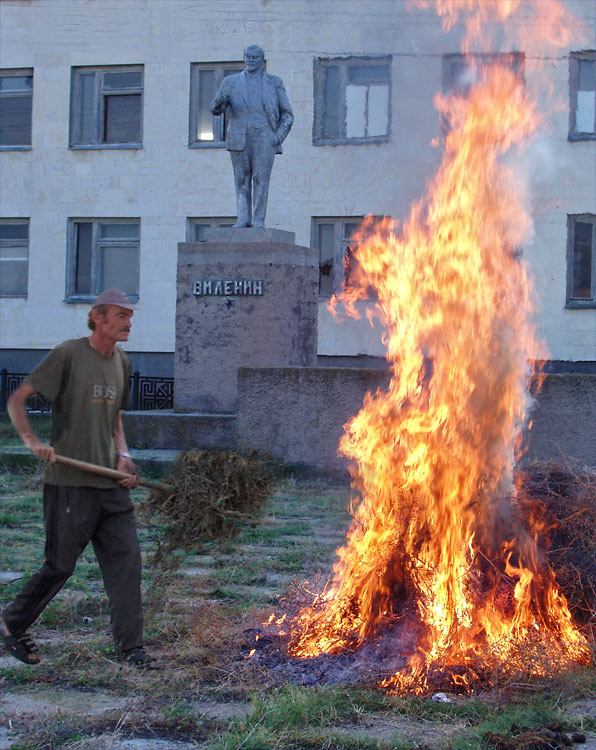 photo "Fire on Lenin's area" tags: genre, 