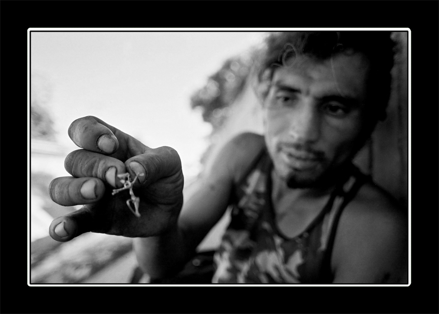 photo "ahogado en un vaso de agua" tags: black&white, portrait, man