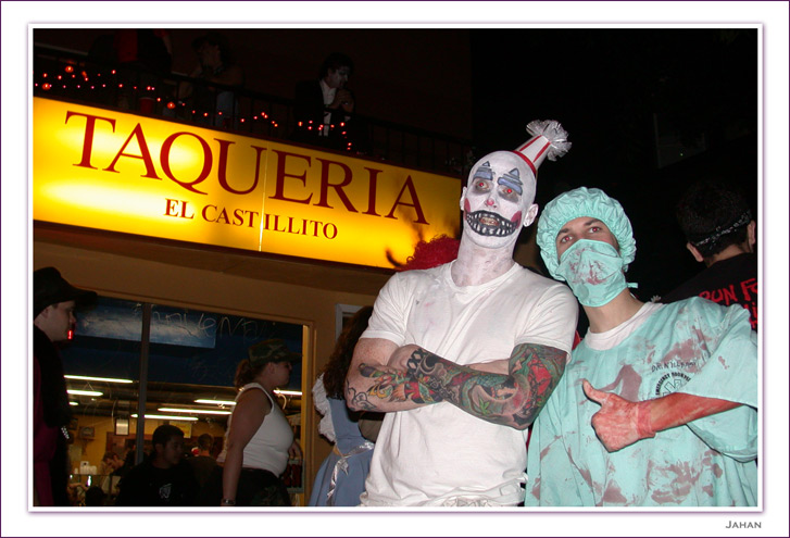фото "Doctor killer and his clown friend." метки: юмор, портрет, 