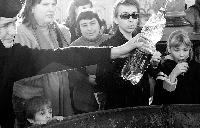 фото "у святого источника" метки: черно-белые, жанр, 