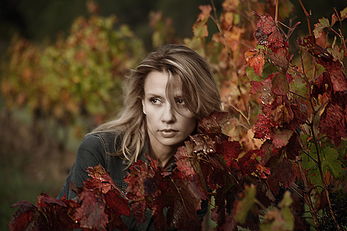 photo "Fading vines" tags: portrait, woman