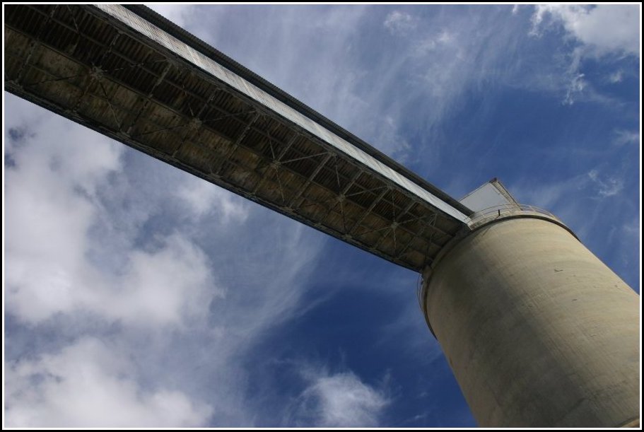 photo "The big silo" tags: architecture, landscape, 