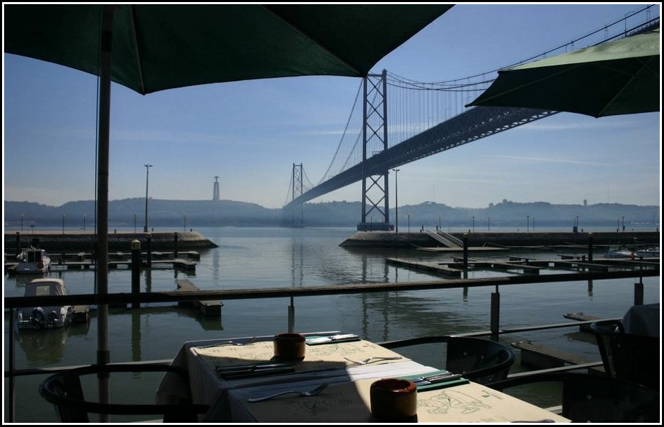 фото "The "25 de abril" bridge over tagus river" метки: архитектура, пейзаж, 