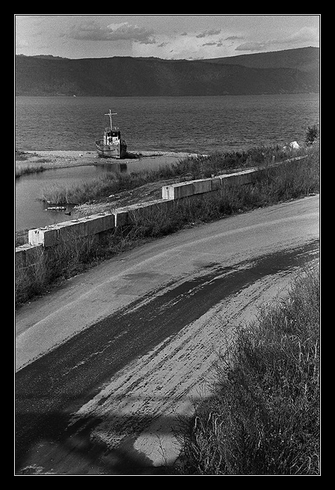 photo "The boat" tags: landscape, black&white, 