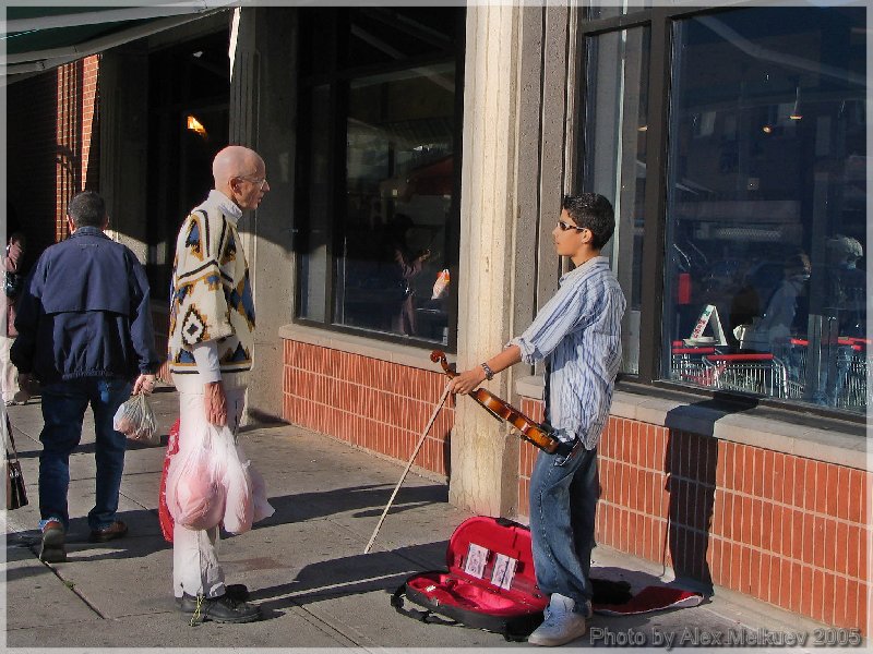 photo "fiddler on the sidewalk" tags: , 