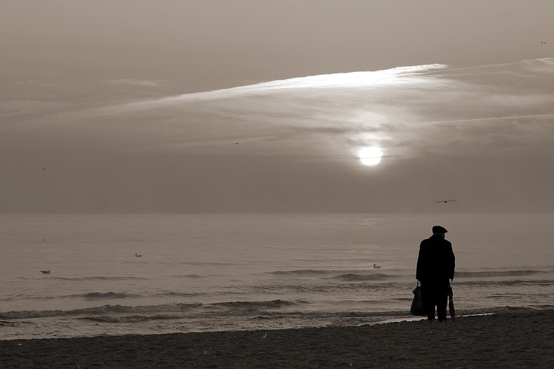 photo "Old man and sea" tags: landscape, water