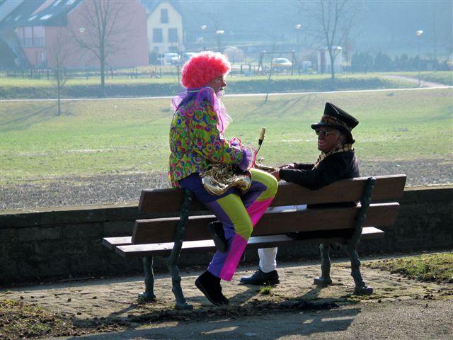 photo "Serious conversation between two clowns" tags: portrait, humor, 