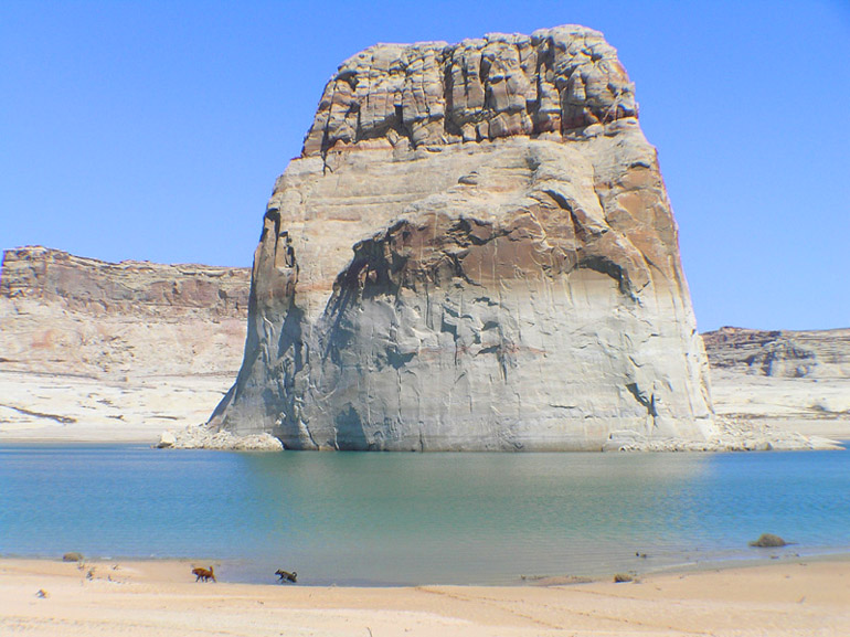 photo "At Play On The Shoreline of The Lone Rock" tags: travel, North America