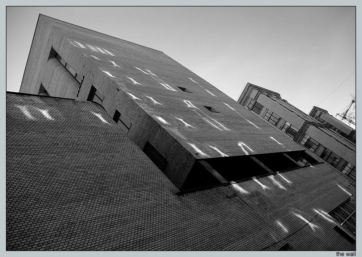 photo "the wall" tags: architecture, black&white, landscape, 