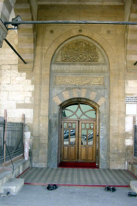 photo "Serafeddin Mosque big door" tags: architecture, landscape, 