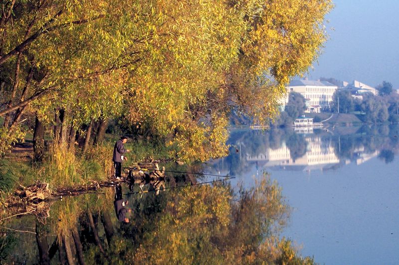 фото "Осень. Рыбак." метки: пейзаж, вода, осень