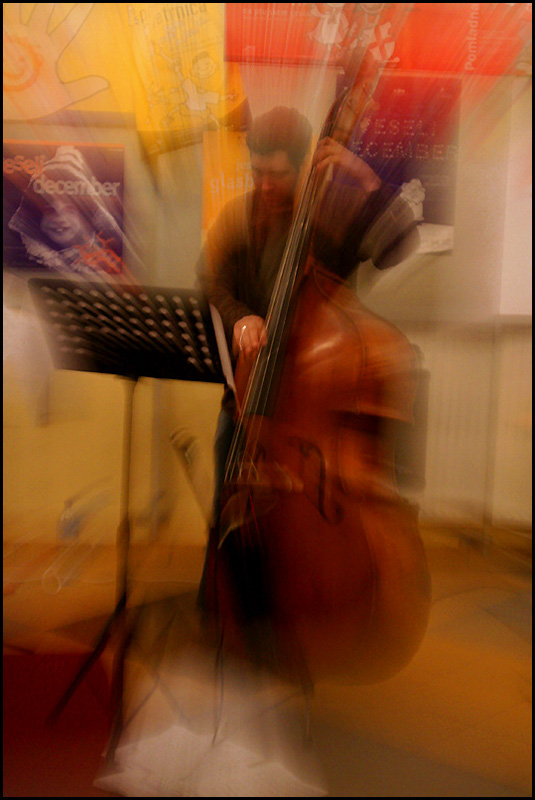 photo "Bass Player" tags: abstract, 