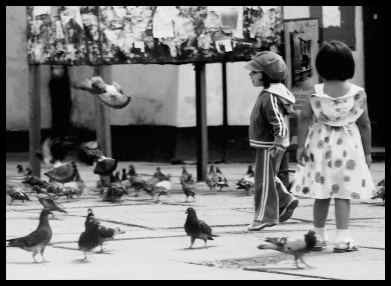 photo "capturing excitement" tags: portrait, black&white, children