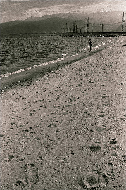 photo "Last bather" tags: landscape, black&white, water
