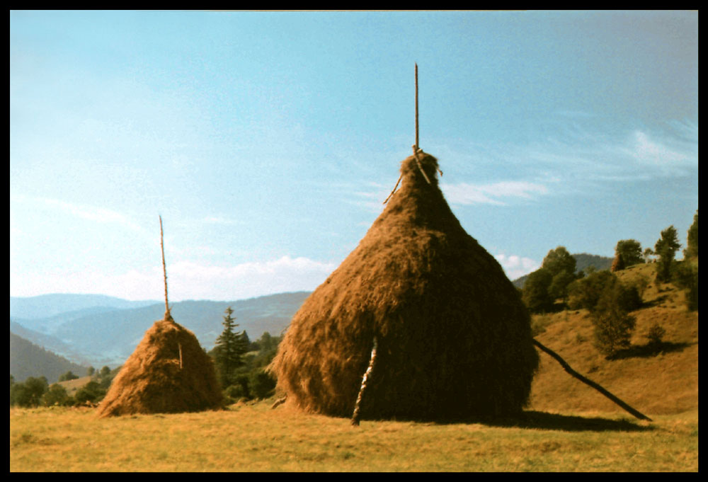 photo "two haystacks" tags: landscape, genre, mountains